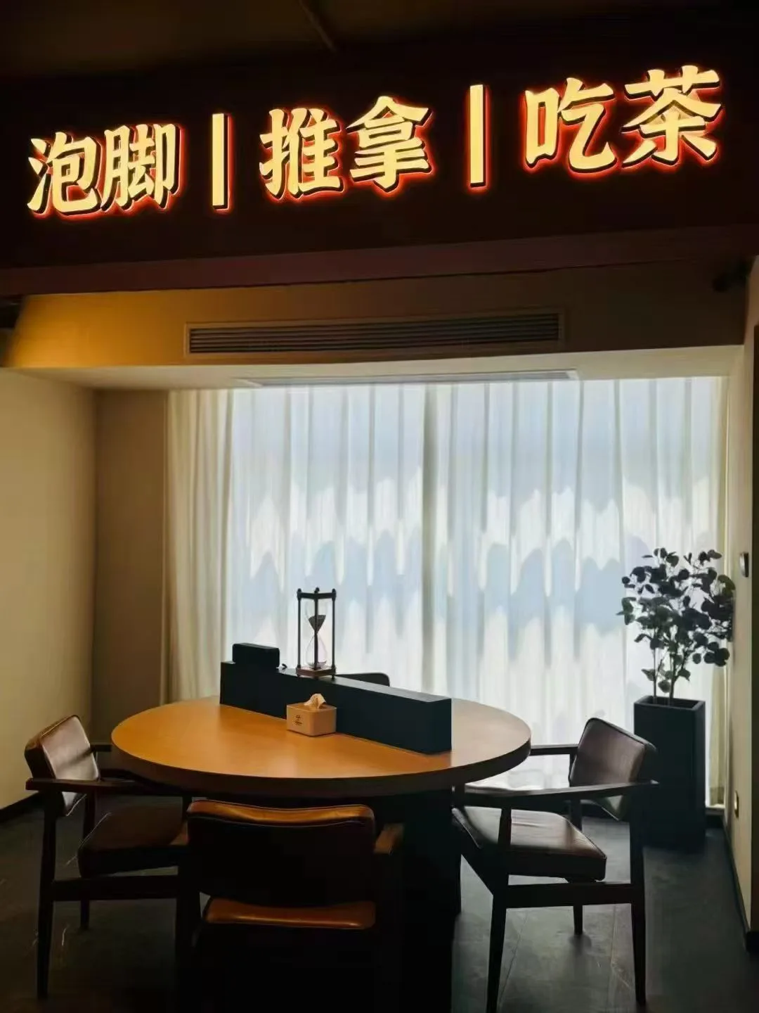 在自习室躺下那一刻，肩颈终于松了