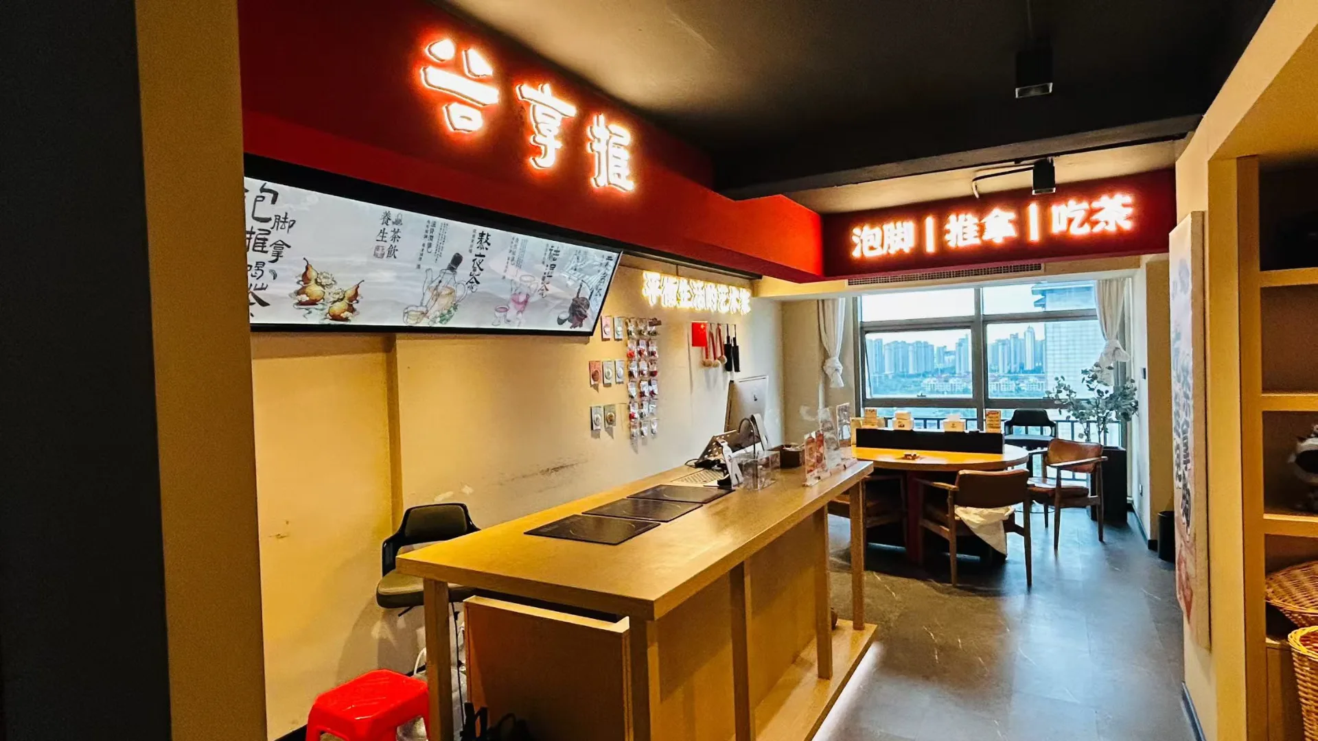 在自习室躺下那一刻，肩颈终于松了